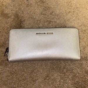 Micheal Kors silver wallet